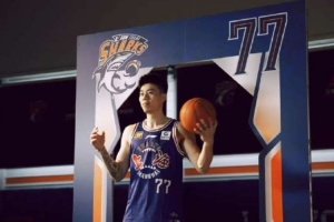 张镇麟晒新赛季定妆照：第6个赛季了 77