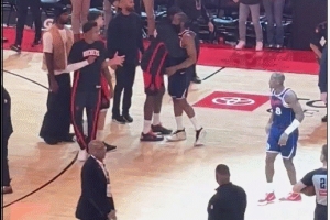 哈登赛后和火箭球员拥抱 和前队友卡佩拉抱的时间最久