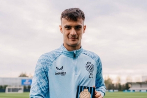 比利时记者：斯坦科维奇的表现超出队友水平，国米加入回购很明智