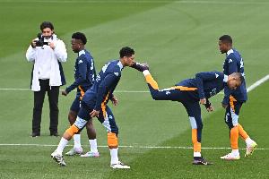 说的谁？本泽马：皇马的问题在于你接受不了前面那个人进球比你多