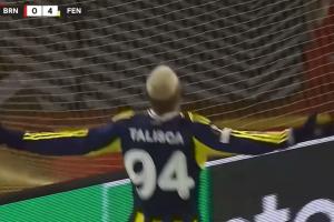 转型中锋！塔利斯卡3次抢点3次破门 左右脚+头球上演完美帽子戏法