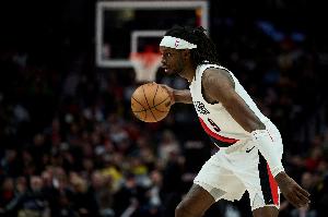 效率很低！格兰特19投仅得16分 三分线外7投1中