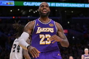 皮尔斯：詹姆斯确实下滑了 但若他接受追梦式角色 他还能再打5年