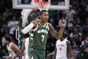 全能表现！小凯文·波特半场7中4 得到10分5篮板5助攻