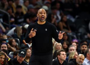 解说评船火：最后一分钟真是下饭互送离谱失误 火箭篮板是胜负手