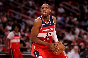 中距离得分占比：米德尔顿33.5%第1 德罗赞2 杜兰特4 浓眉10