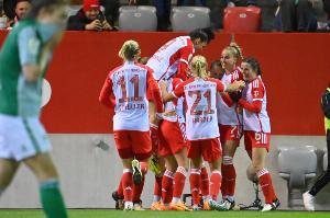 德媒：拜仁收购翁特哈兴体育公园获得批准，将作为女足主场