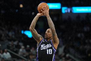 食之无味！德罗赞半场7中4拿到11分2板 正负值-17全场最低