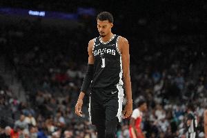 米奇·约翰逊：文班非常有可能在对阵雷霆的NBA杯半决赛中复出