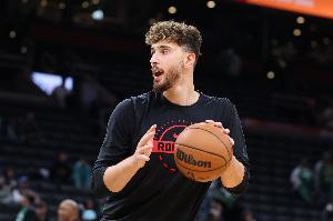 乌度卡：申京之前得了流感 现在看起来完全正常 他应该100%恢复了