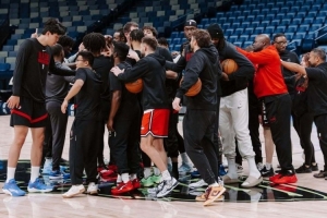 能否出战？开拓者晒球队训练照 杨瀚森亮相&今日出战成疑