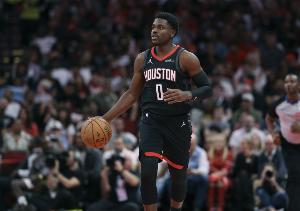 三分个个杀人！阿隆·霍勒迪三分7中4得13分 最后造小卡进攻犯规