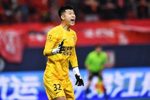 首次当选！官方：蓉城门将刘殿座荣膺2025赛季中超最佳守门员