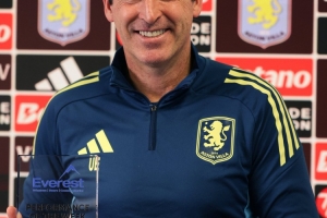 率队击败阿森纳，维拉主帅埃梅里领取本周的联赛教练协会表现奖