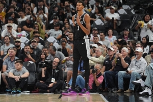 文班：淘汰赛没有额外压力 没必要过度思虑问题一切都是水到渠成