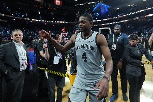 福克斯：雷霆先干了我们一拳 但我们做出了回应