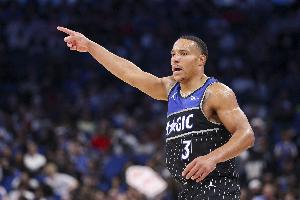 海底捞月！贝恩持球突破 拉杆躲闪防守高难度命中