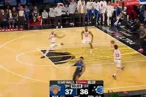 机警！科勒克抢断贝恩发球 随即助攻布里奇斯上篮打停魔术