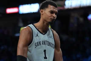 火星撞地球！谁能赢？名记：期待全员健康的马刺在季后赛打雷霆