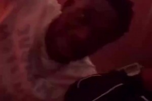 穆西亚拉、阿方索·戴维斯&奥利塞一起去看Drake的演唱会