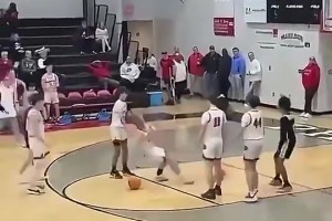 台妹啦啦队美女很贴心啊：大家别喝酒，喝酒会跌倒