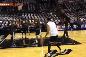 这出手速度感觉比库里还变态！狄龙-布鲁克斯狂练三分投射