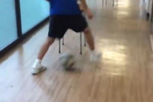 把足球融入生活！镰田大地高中时室内练盘带！