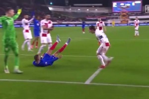 欧冠官推：这个年轻人还不知道他将成为历史最伟大球员之一