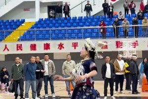 拉拉维亚谈“华子问谁是12号”梗：很有趣，毕竟我现在也不出名