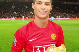 2008年，C罗在英超联赛中以31个进球夺得金靴奖