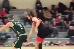 差点以为是AI！江湖罕见雷人的：独轮车篮球！吧友没见过吧？