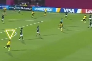 这是开了氮气加速？U17世界杯南非小将后场上演暴力半场超车！