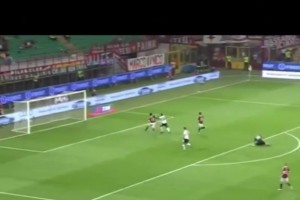 重情重义！实拍：劳塔罗欧冠破门后，向好友阿什拉夫送上问候❤