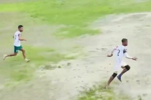 铜梁龙2-0！莱昂纳多头球破门后向场边球迷比心