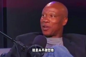 丁佳宁演示南斯拉夫步：这属于走步，詹姆斯经常用，但比赛中一般不会吹