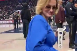 太搞了！佩林卡此前带东契奇开新闻发布会，上来就先感谢Nico