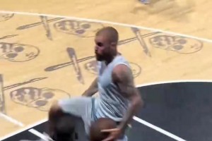 A史密斯：詹姆斯打到23个赛季还在追赶乔丹，事实就是乔丹是goat