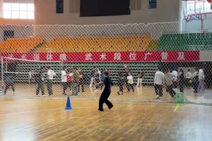 啊这恶搞湖人退役尼科-哈里森77号球衣！