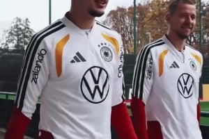 恐怖的阵容！法国队球员的球迷签名时间！