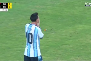 可惜了！阿尔马达倒三角传球，梅西跟进无人盯防射门打高！