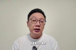宝岛联赛这位男球迷真是艳福不浅啊，看场比赛还带两位女伴