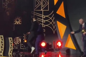 状态复苏！内马尔单刀奔袭对方禁区后一脚破门，为啥对面滑倒了…