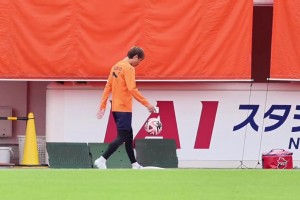 范志毅：我水晶宫队长！你什么队长！邓超：我跑男队长