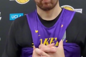 连线美女主播！杜兰特：最想采访乔丹！他是GOAT也是完美商人