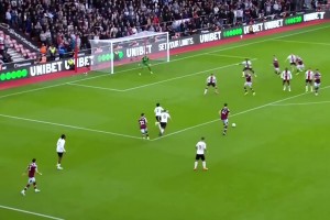 招牌攻击区域！名场面：赖斯兜射死角滑跪庆祝！气场太强大了！