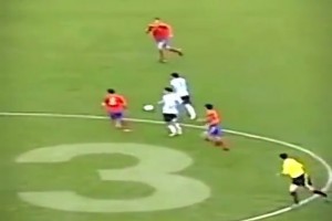 打成了训练赛！名场面：年轻的梅西突破哈维和小白的中场防线！