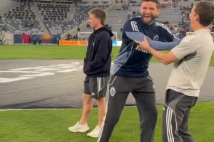 梅西和迈阿密的全家福合照~阿尔巴还在搞怪，把梅西整笑了~