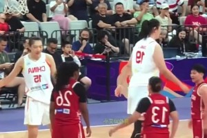 中国女篮的双塔压迫力真的是太强了