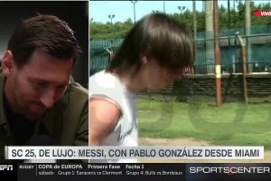 曾经青涩的梅西！梅西观看自己04年颠球的视频，眼里满满深情~