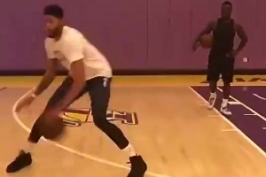 现在有点肿还记得浓眉当年刚到湖人时，这体型简直是完美啊！